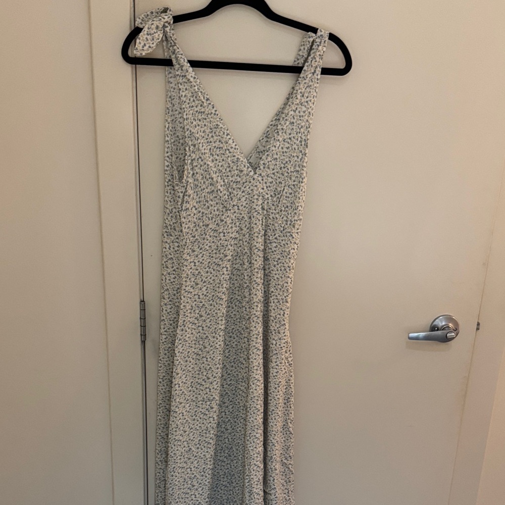 Chic Floral Midi Dress in Cream and Blue